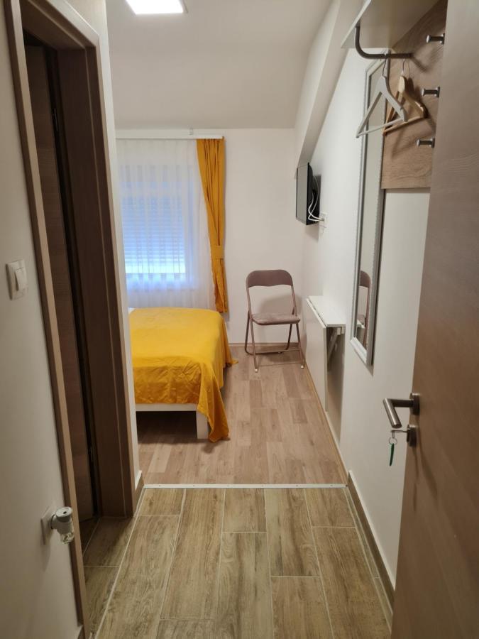 Restoran I Sobe Savic Bed and Breakfast Krnjak Exteriör bild