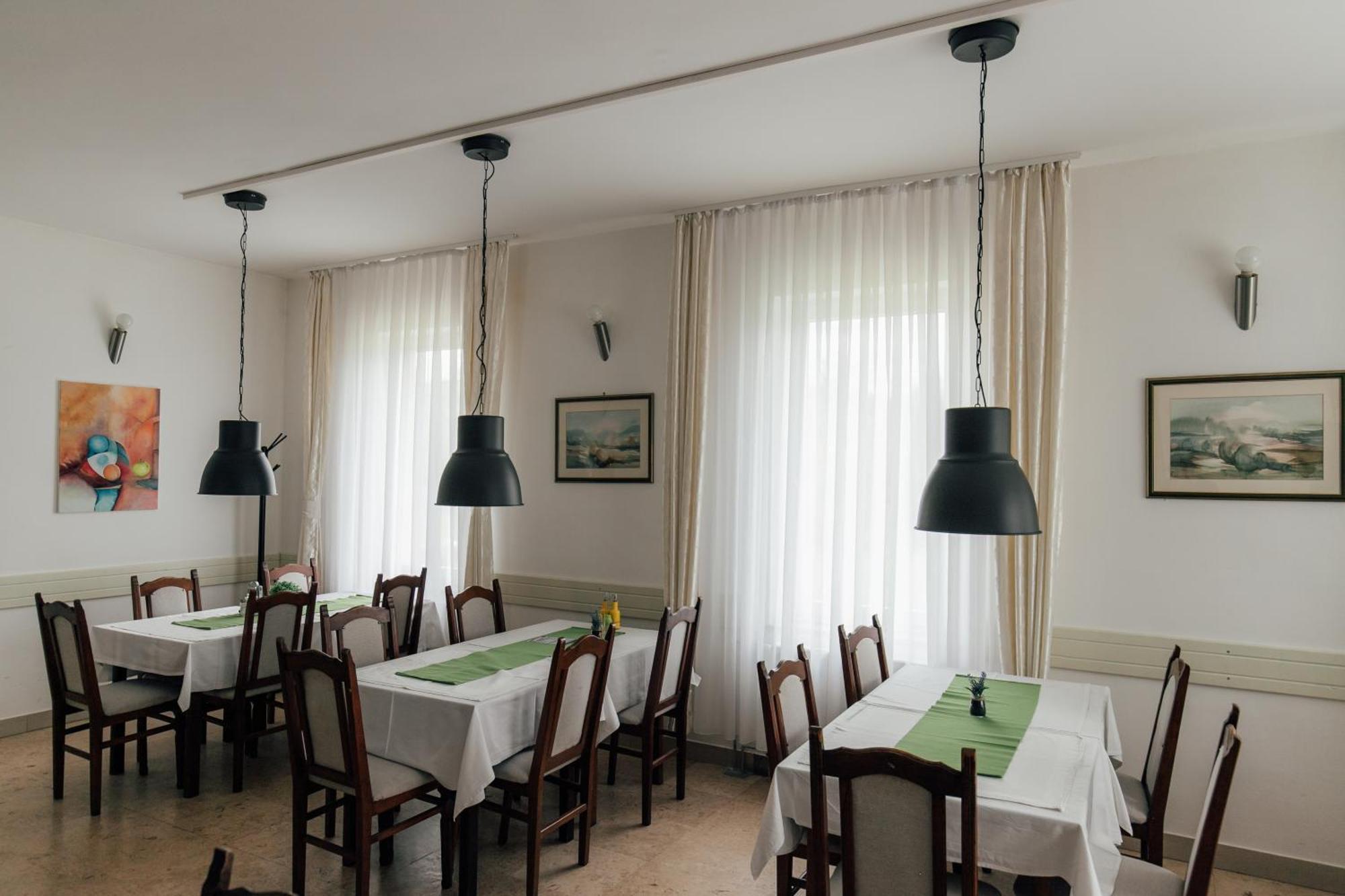 Restoran I Sobe Savic Bed and Breakfast Krnjak Exteriör bild