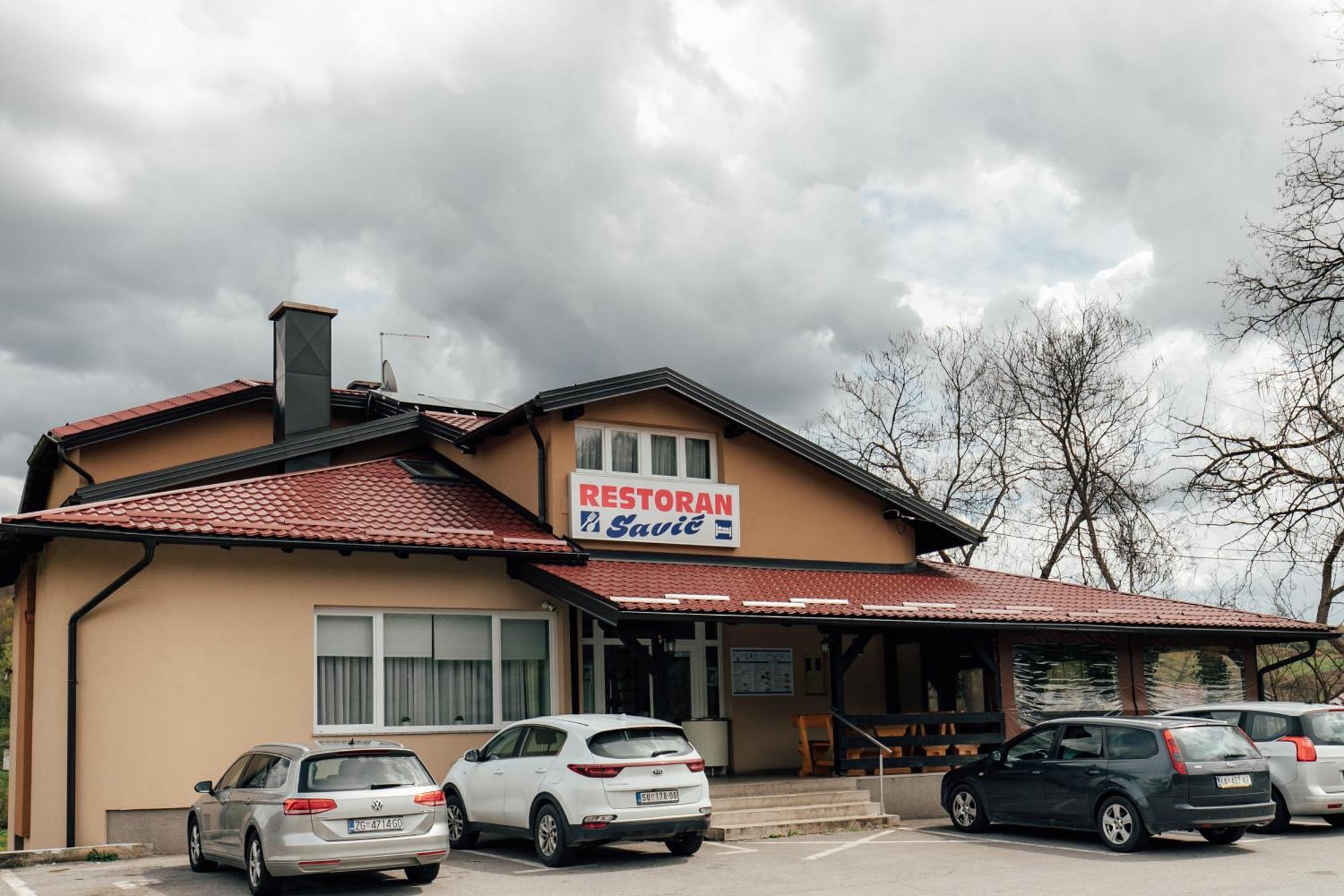 Restoran I Sobe Savic Bed and Breakfast Krnjak Exteriör bild